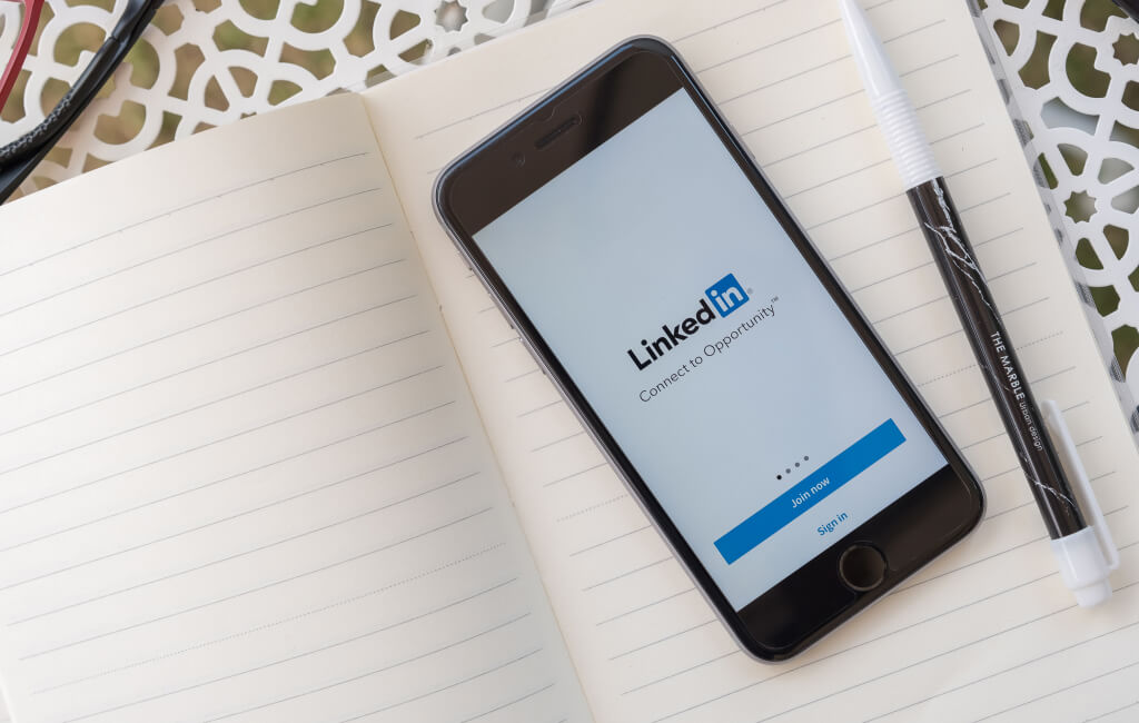 LinkedIn app and notebook | Automate LinkedIn ads