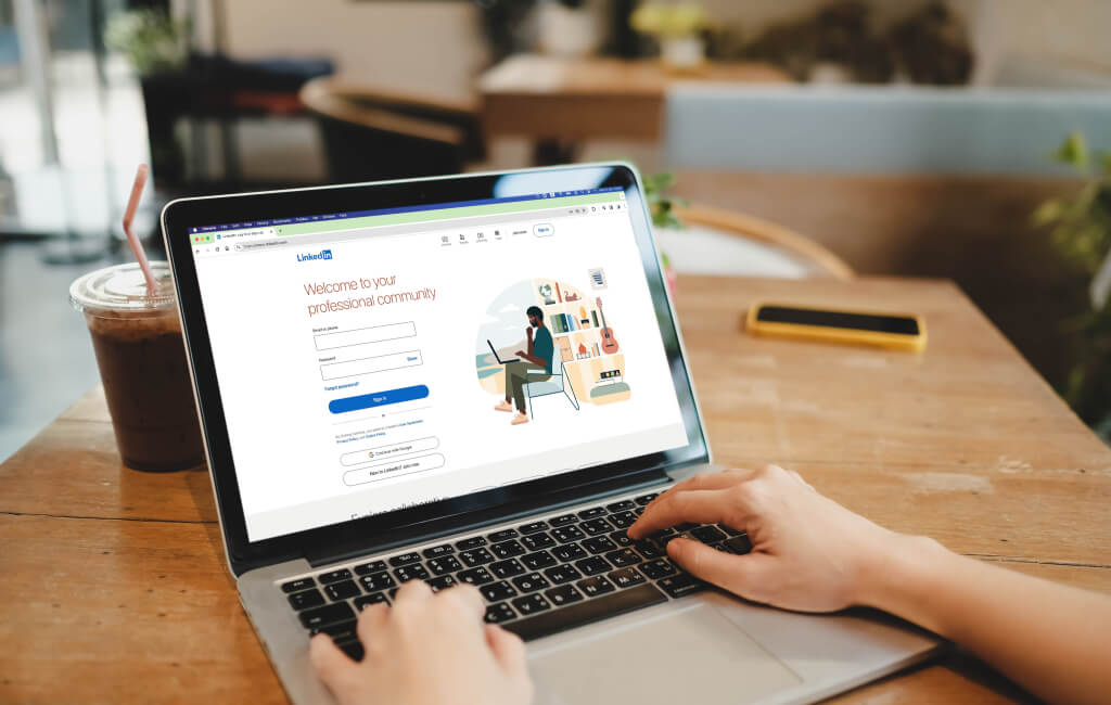 LinkedIn site on a laptop | Automate LinkedIn ads