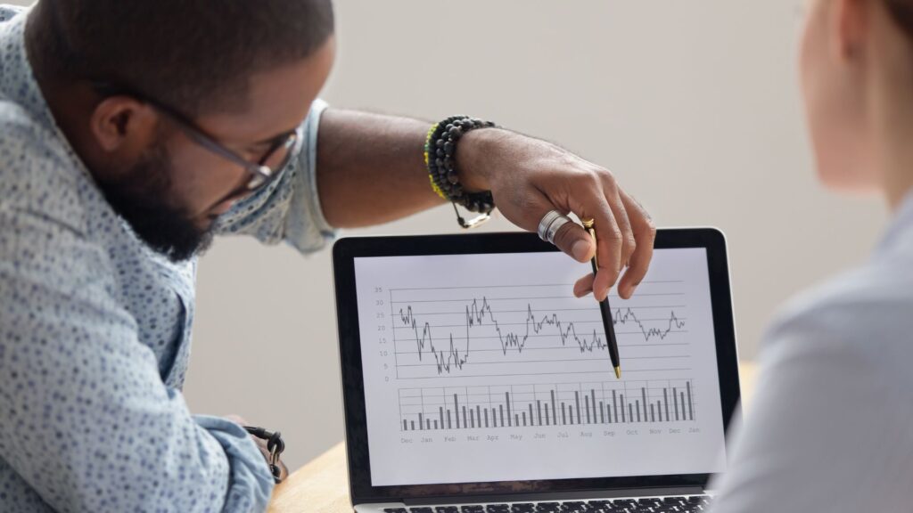 SaaS employees review a stable line graph using a laptop computer | ARPPU